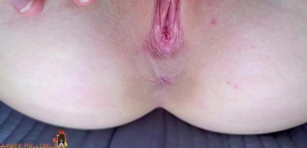  Sexy Babe Close-Up Masturbates Wet Pussy